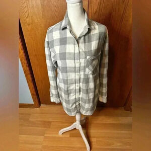 Old Navy Women’s The Boyfriend Shirt Button Down Medium Gray White Cozy